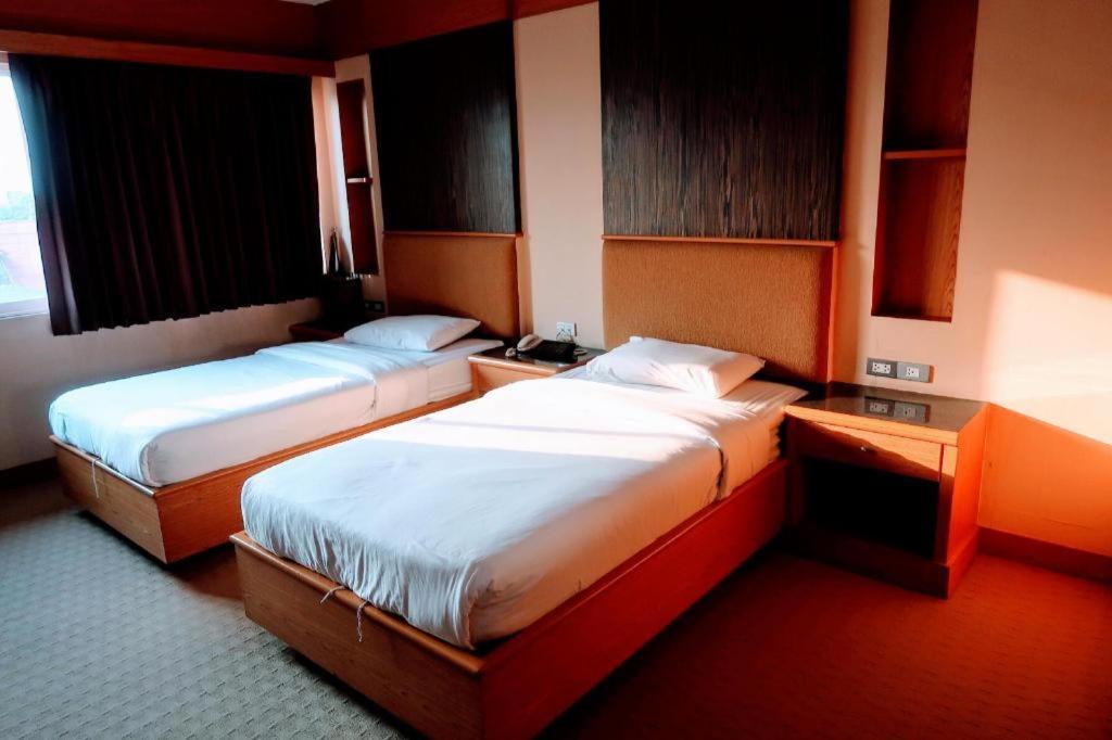The Rich Hotel Nonthaburi Exterior foto