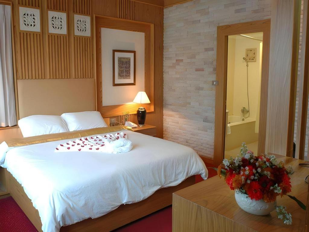 The Rich Hotel Nonthaburi Exterior foto