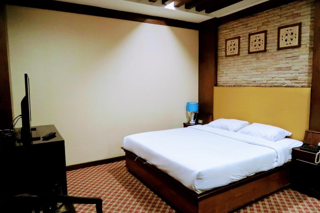 The Rich Hotel Nonthaburi Exterior foto