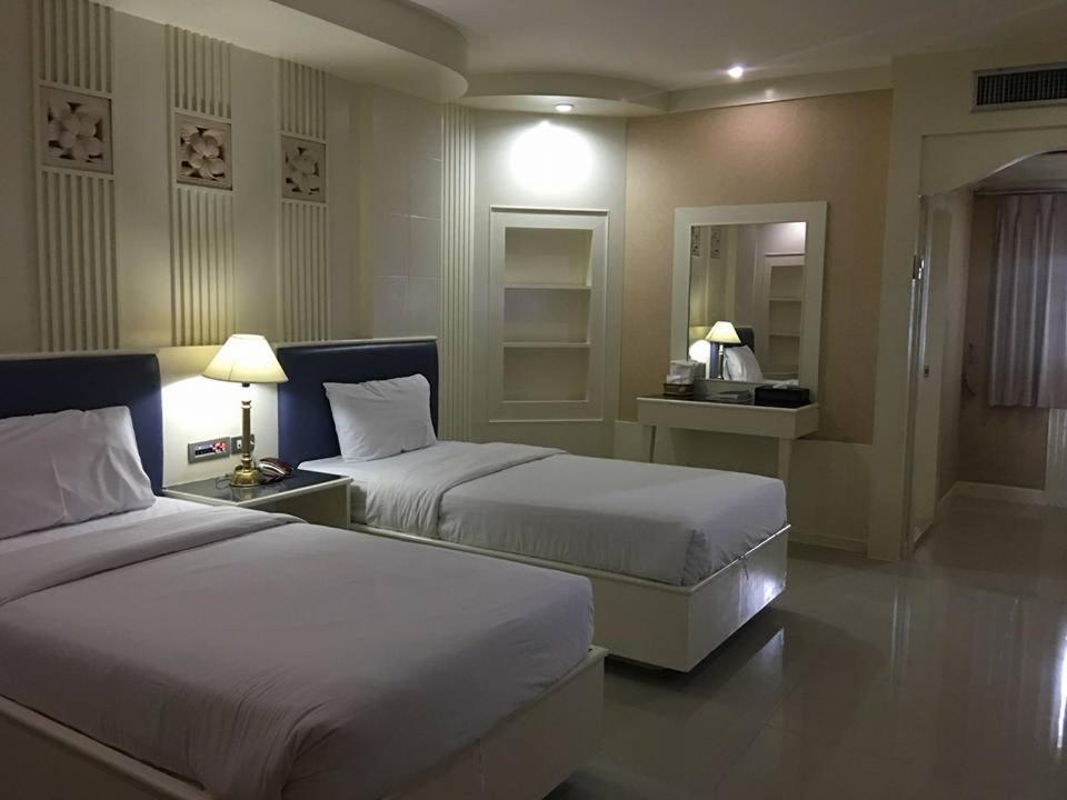 The Rich Hotel Nonthaburi Exterior foto